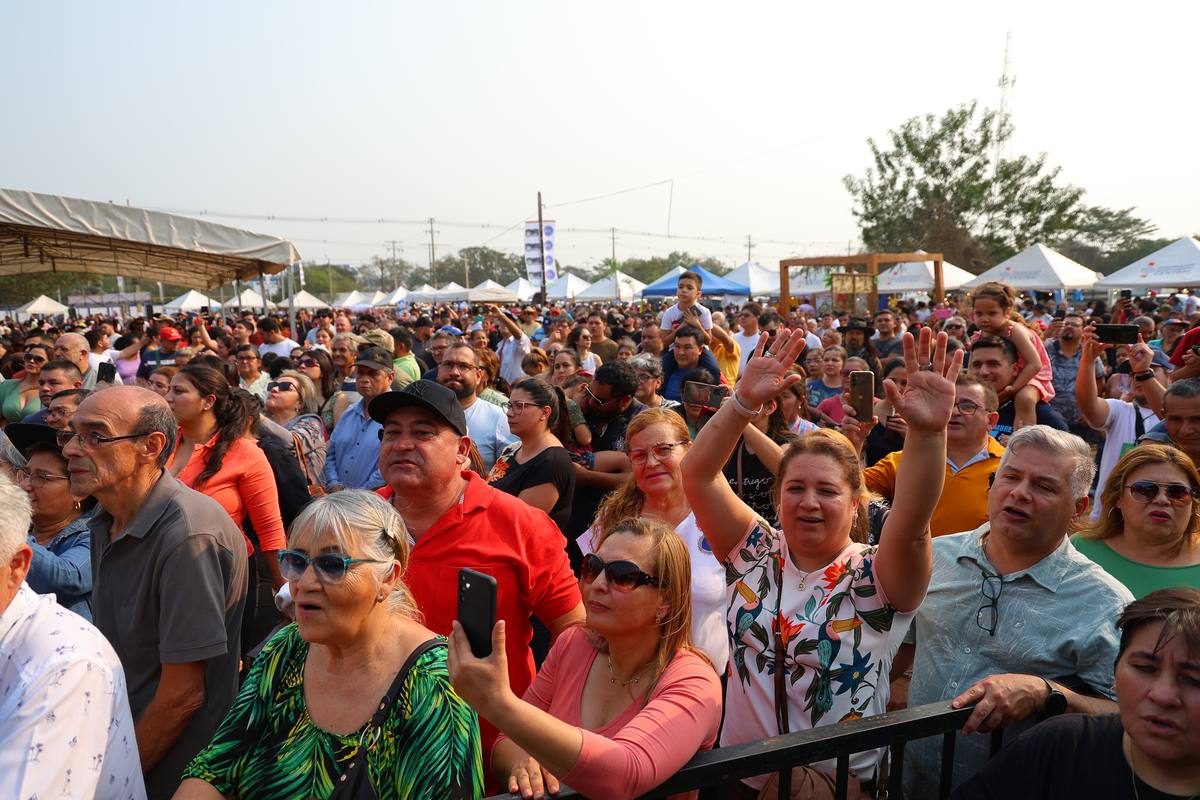 Público disfrutando el Festival Nacional del Piracaldo